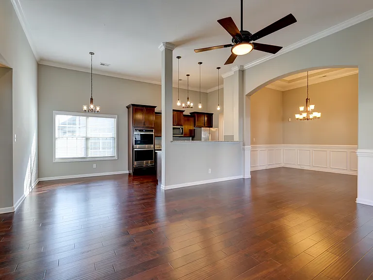 1008 Meadowview Ln — Photo 43