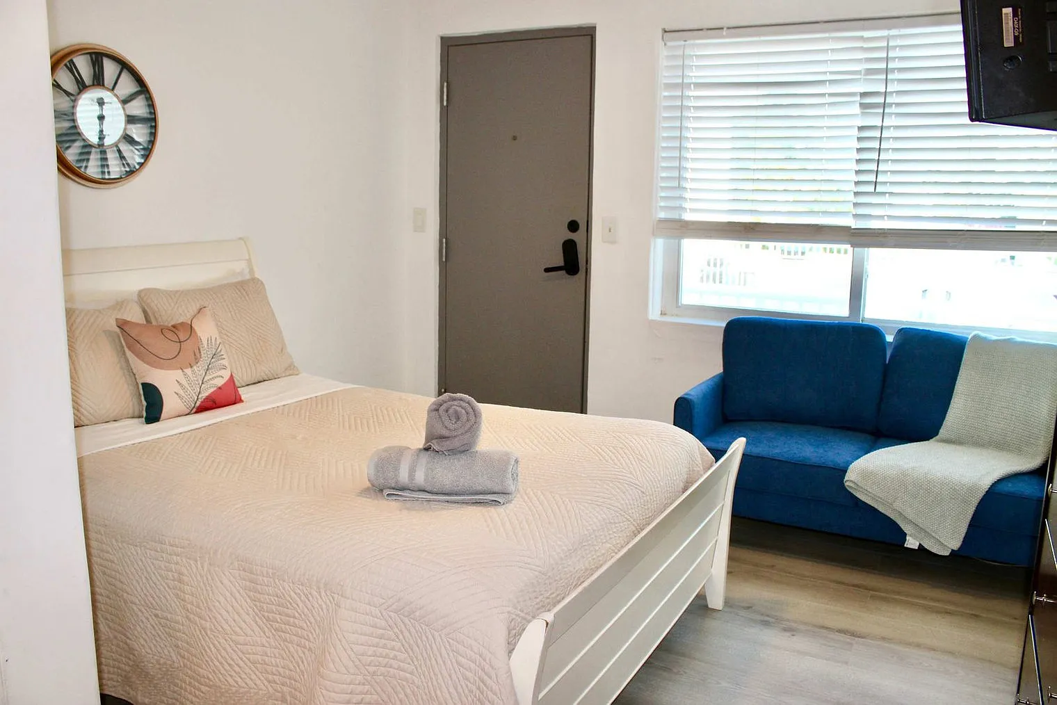 Studio, 1.0 bath, 290 sqft, $2,682 — Photo 2