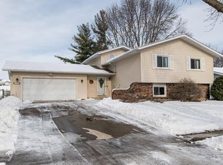 525 Meadow Run Dr SW, Rochester, MN 55902