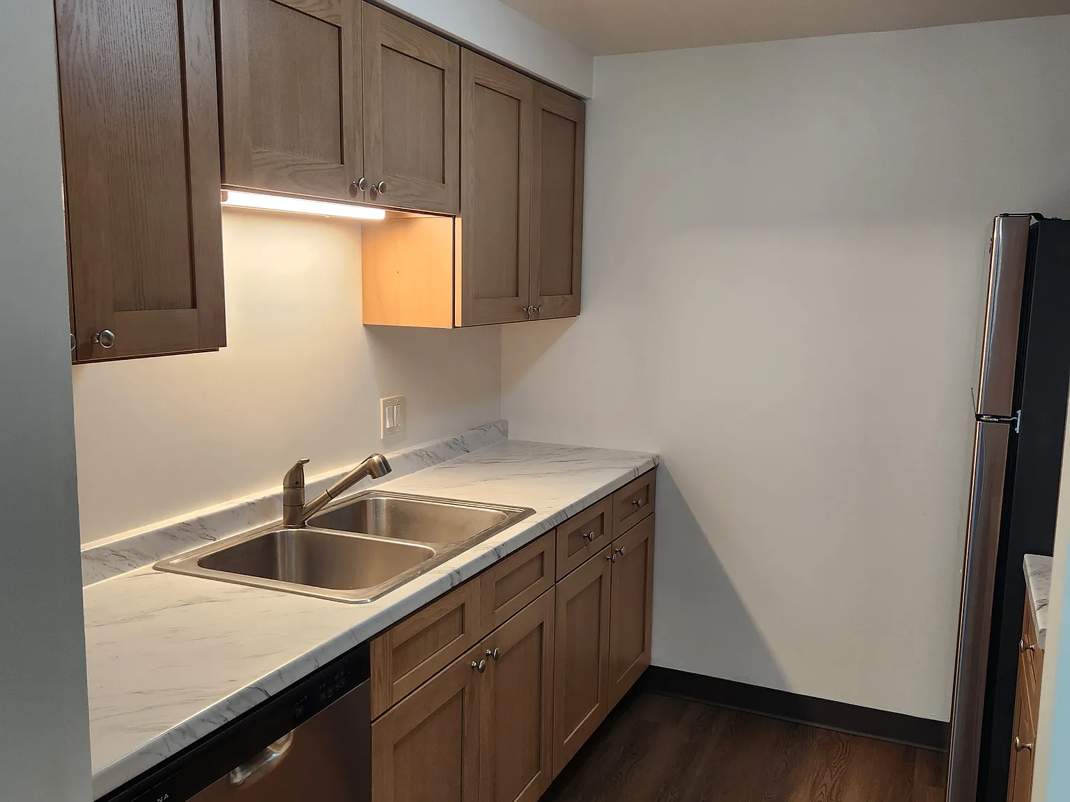 1 bed, 875 sqft, $1,600 — Photo 3