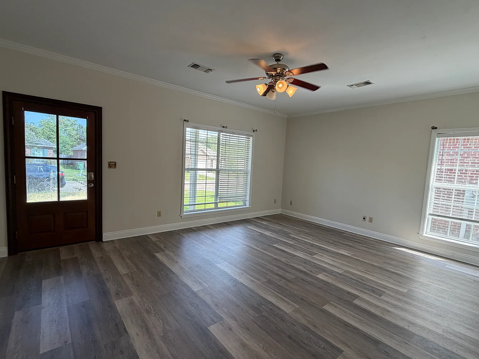 2/2 Oak Grove w/ Fenced Yard — Photo 2