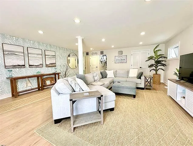 136 Lincoln Dr — Photo 5