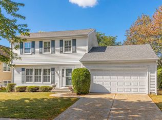 562 Linsey Ave, Schaumburg, IL 60194