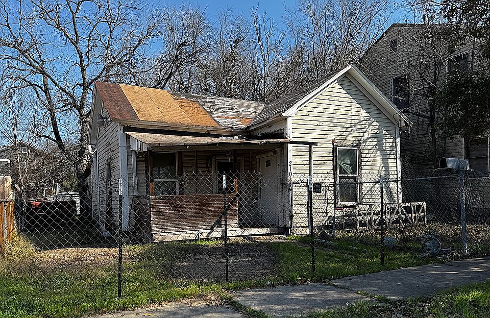 1st image of 210 Muncey