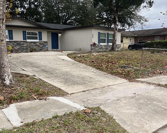 3rd image of 1015 Cedar Highlands Blvd