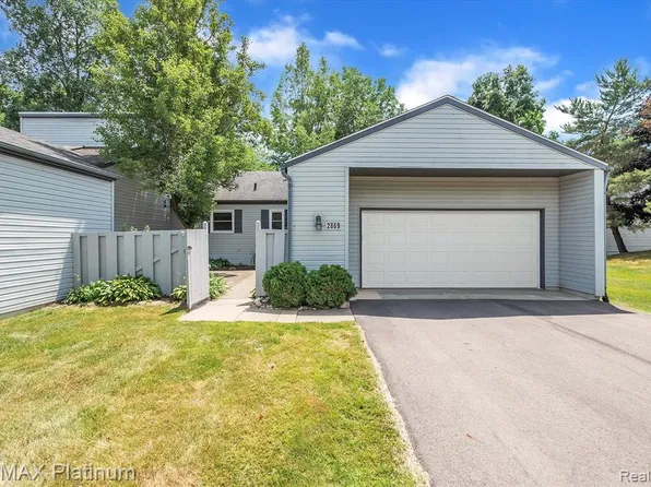 2869 Breckenridge Dr, Brighton, MI 48114
