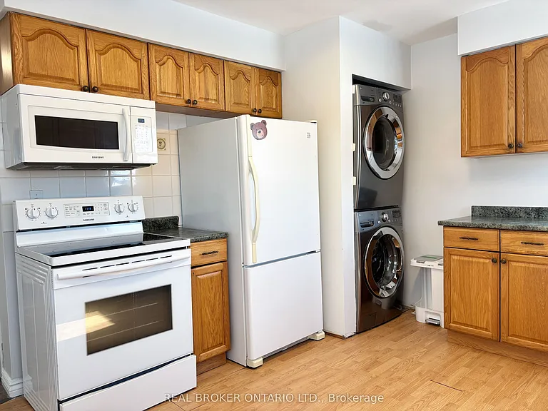 327 Dover St #MAIN FL — Photo 2