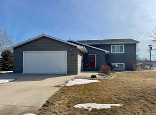 105 W 6th St, Redfield, SD 57469