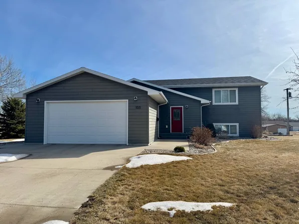 105 W 6th St, Redfield, SD 57469