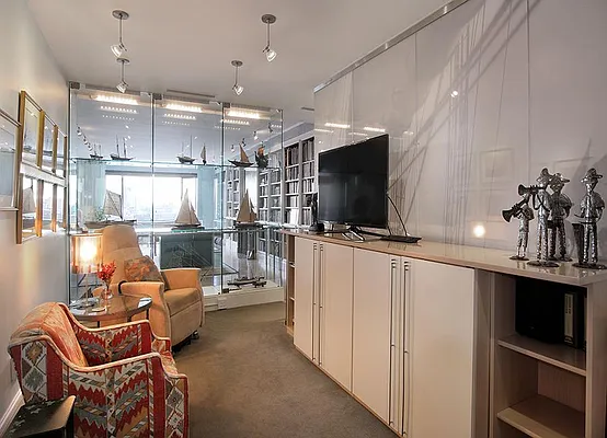 Sold by Warburg | media 2