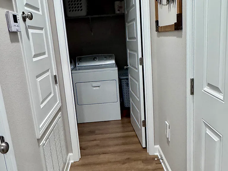 814 E Williams Ave — Photo 6