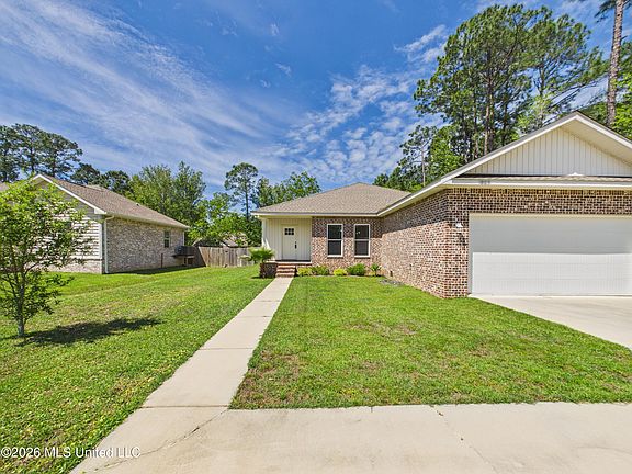 3rd image of 1925 Beachview Dr