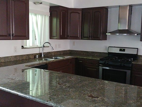 2nd image of 3407 Emerald St