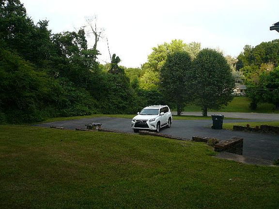3rd image of 4701 Mildred Dr