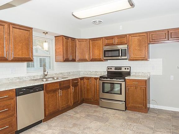 2nd image of 553 Avenue N SE