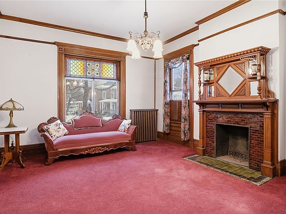 8th image of 160 Cuyler St
