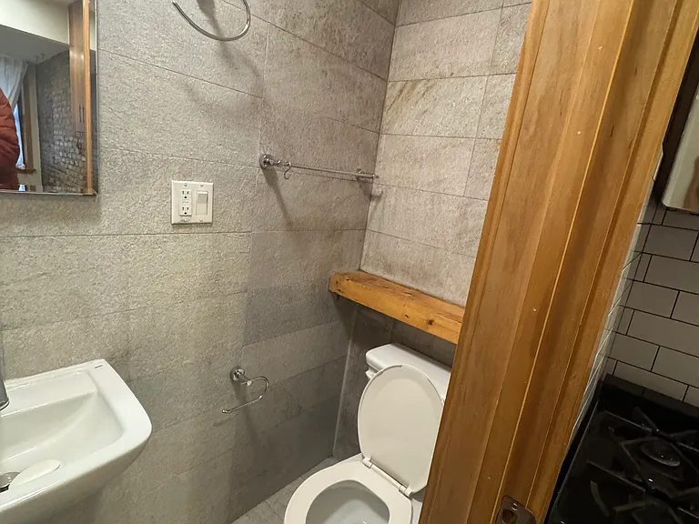 102 Bayard St #1R — Photo 6