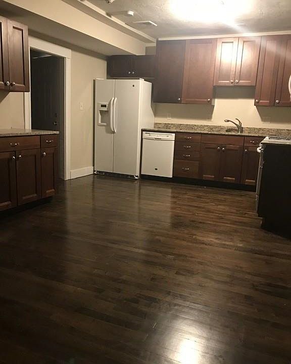 2nd image of 27 Curve St APT 3
