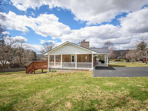 3rd image of 2510 Forest Hill Dr