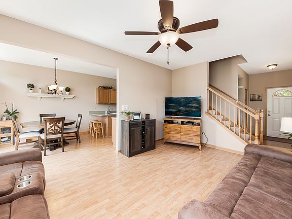 3rd image of 2718 Foxwood Dr