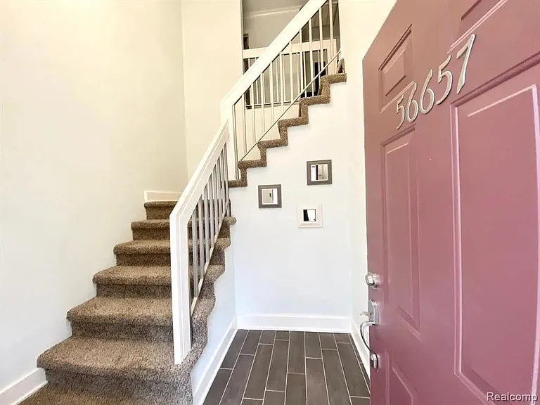 Entry/Foyer