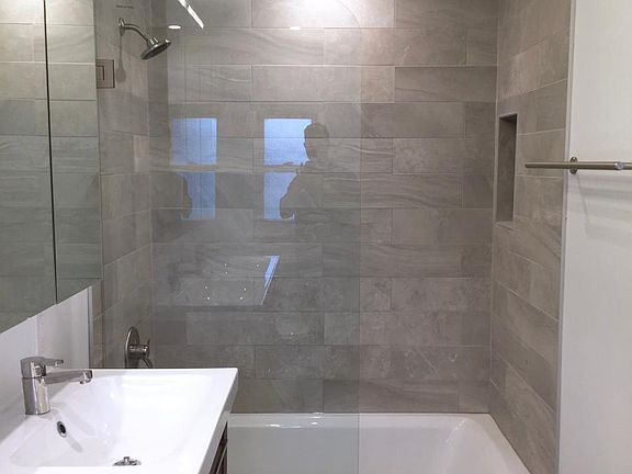 Deep Soaking Tub with Double Sink