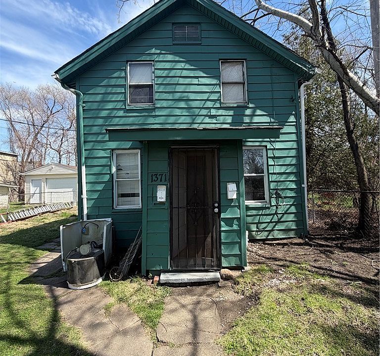 1st image of 1369 E 41st St