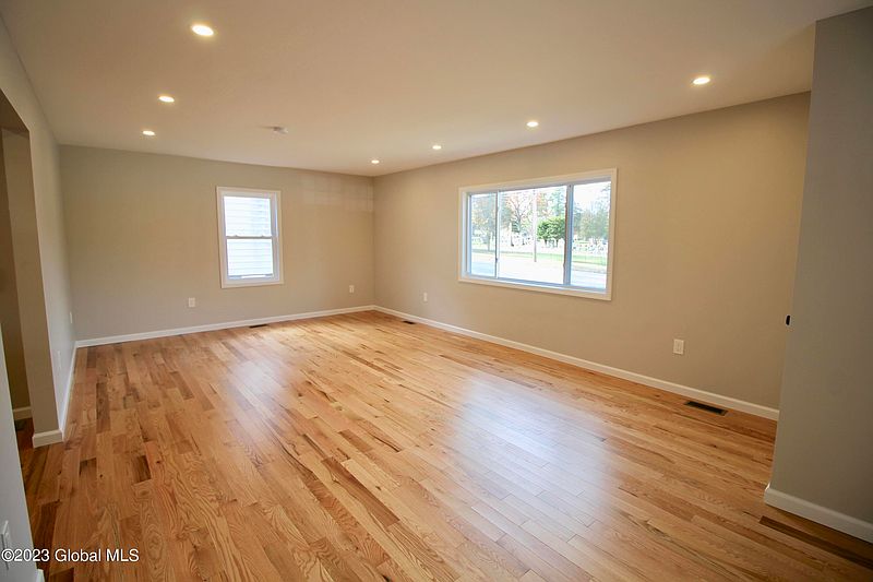 3rd image of 217-219 Bay Street