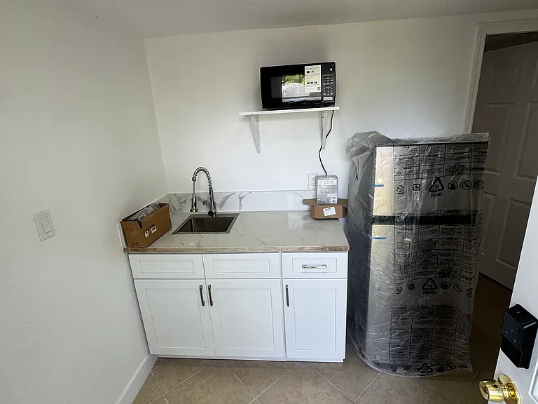 1721 Manor Dr — Photo 4