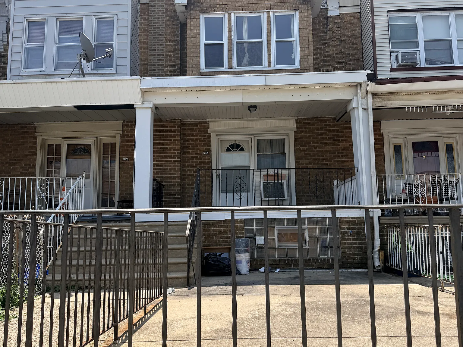 3 bed, 1200 sqft, $1,700 — Photo 1