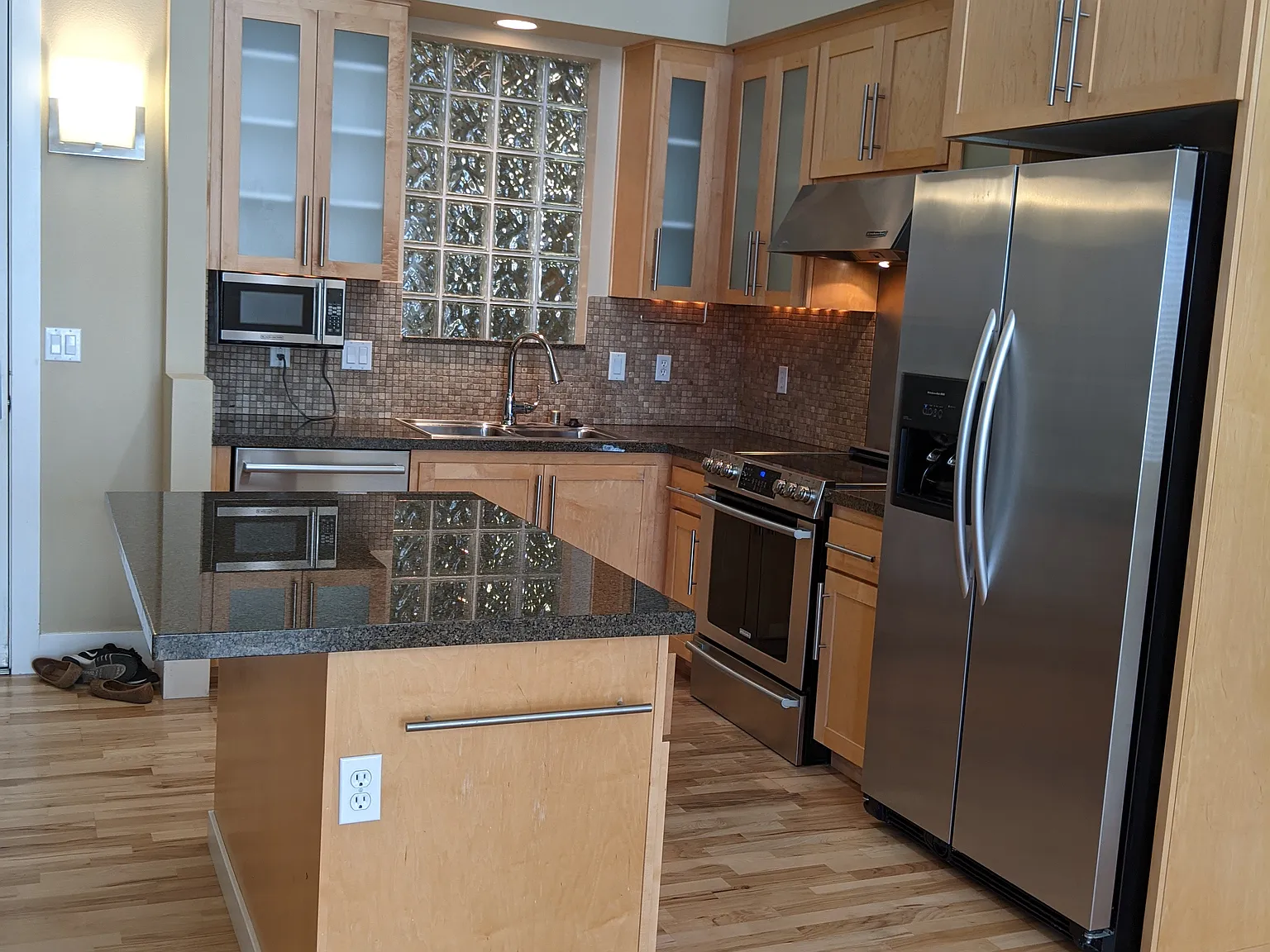2 bed, 1399 sqft, $3,995 — Photo 3
