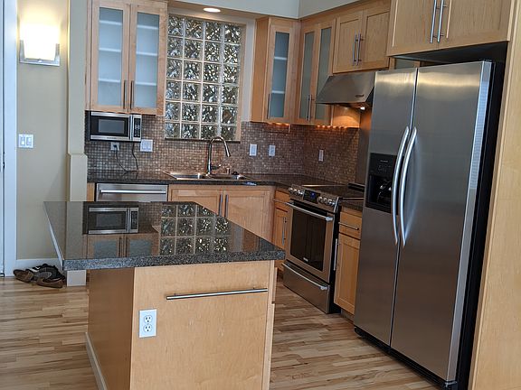 3rd image of 800 N 8th St