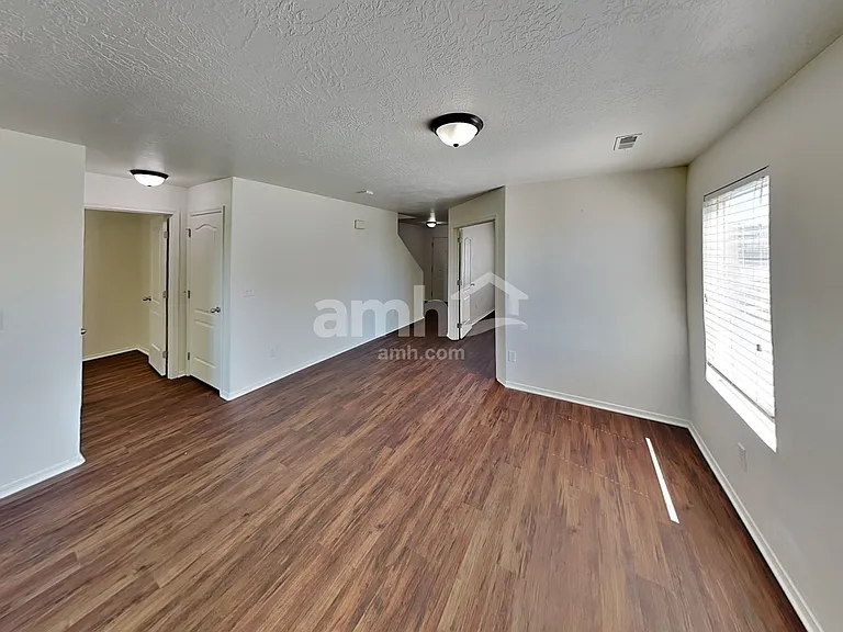 2464 S 3585 W — Photo 8