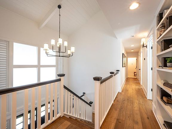 5th image of 612 Eastwood Way