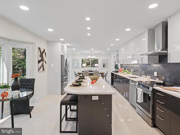 4th image of 8355 Alvord St