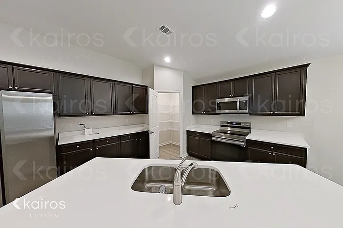 25 Carrollton Dr — Photo 2