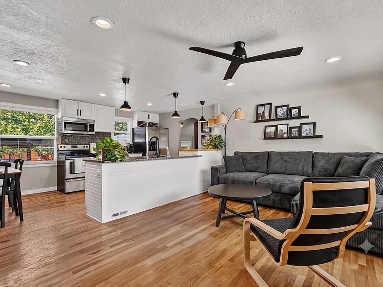 115 N Vinson St — Photo 6