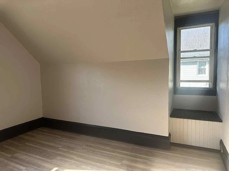 3133 W 84th St — Photo 16