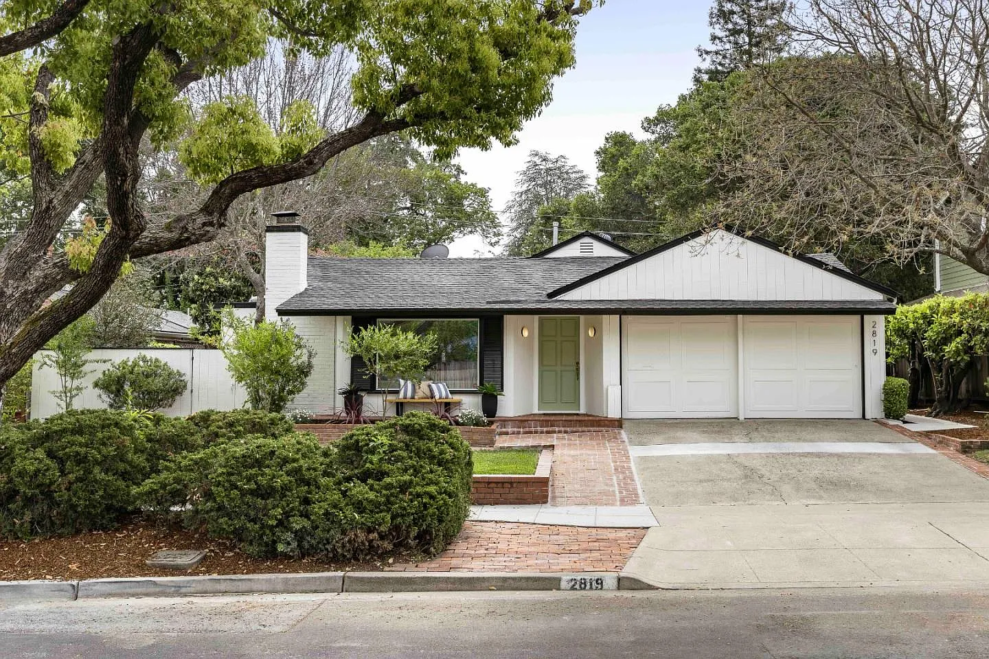2819 Carson St photo 1