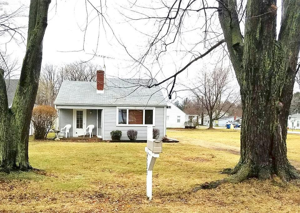 1st image of 4373 Edgewater Dr