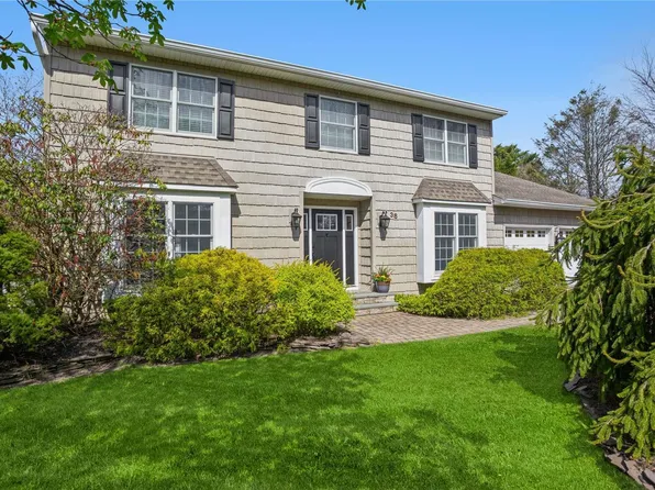 38 Valerie Court, Sayville, NY 11782