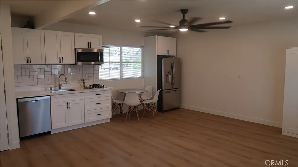 Studio, 400 sqft, $2,700 — Photo 2