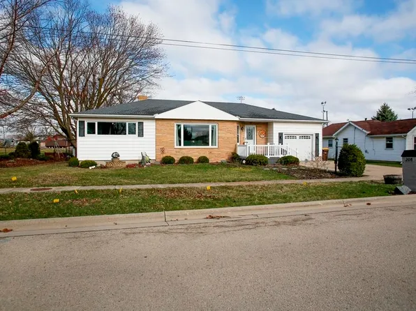 208 N Franklin St, Lena, IL 61048