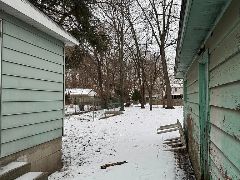 3345 Sandwich St — Photo 14
