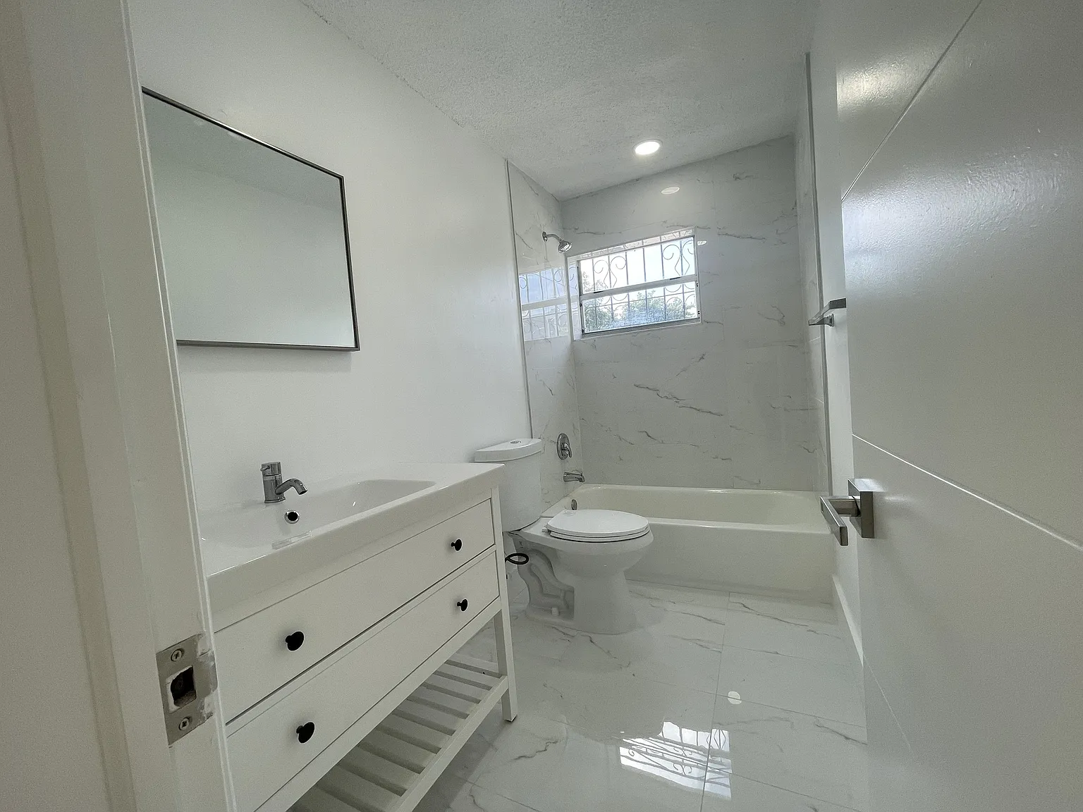 2 bed, 660 sqft, $2,100 — Photo 4