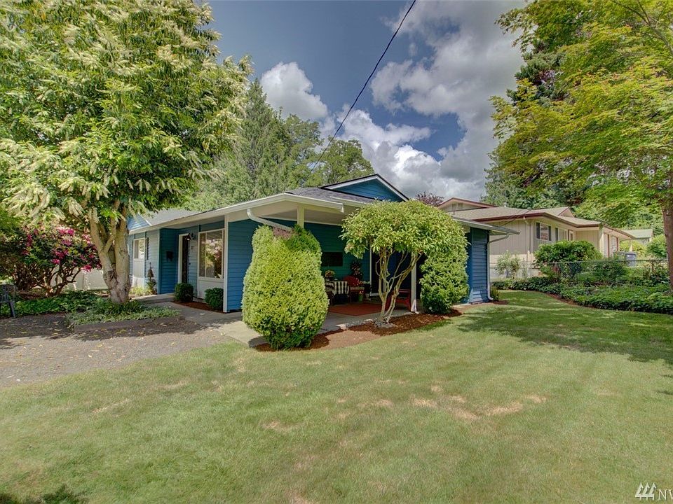 1st image of 1122-1124 8th Ave SE