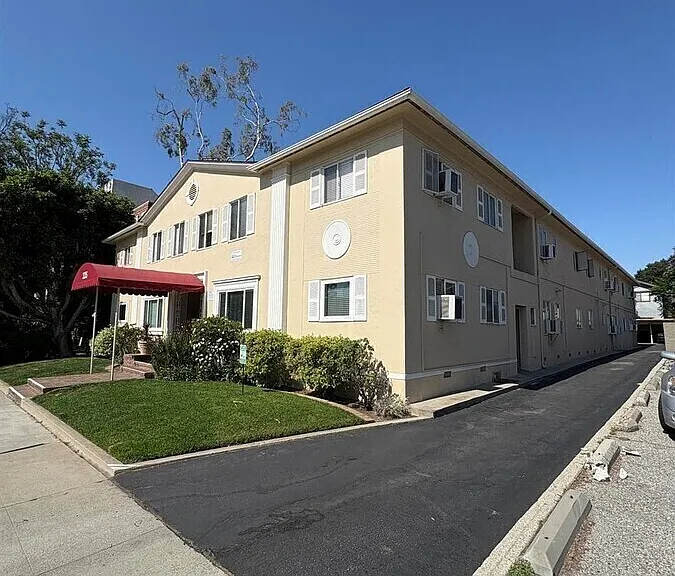 335 S Los Robles Ave #R — Photo 7