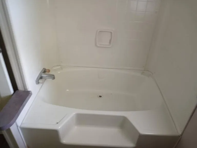 Large tub in Master bath