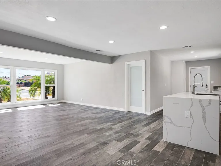 517 N Chalburn Ave — Photo 3