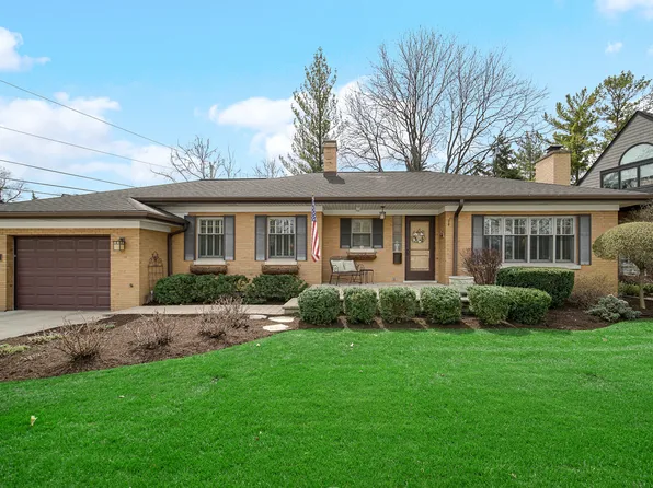 403 W Shabonee Trl, Mount Prospect, IL 60056